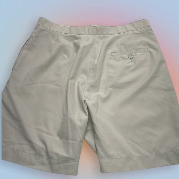 LIZ CLAIBORNE GOLF Women’s 10 Cream / Khaki Shorts - Picture 2 of 4